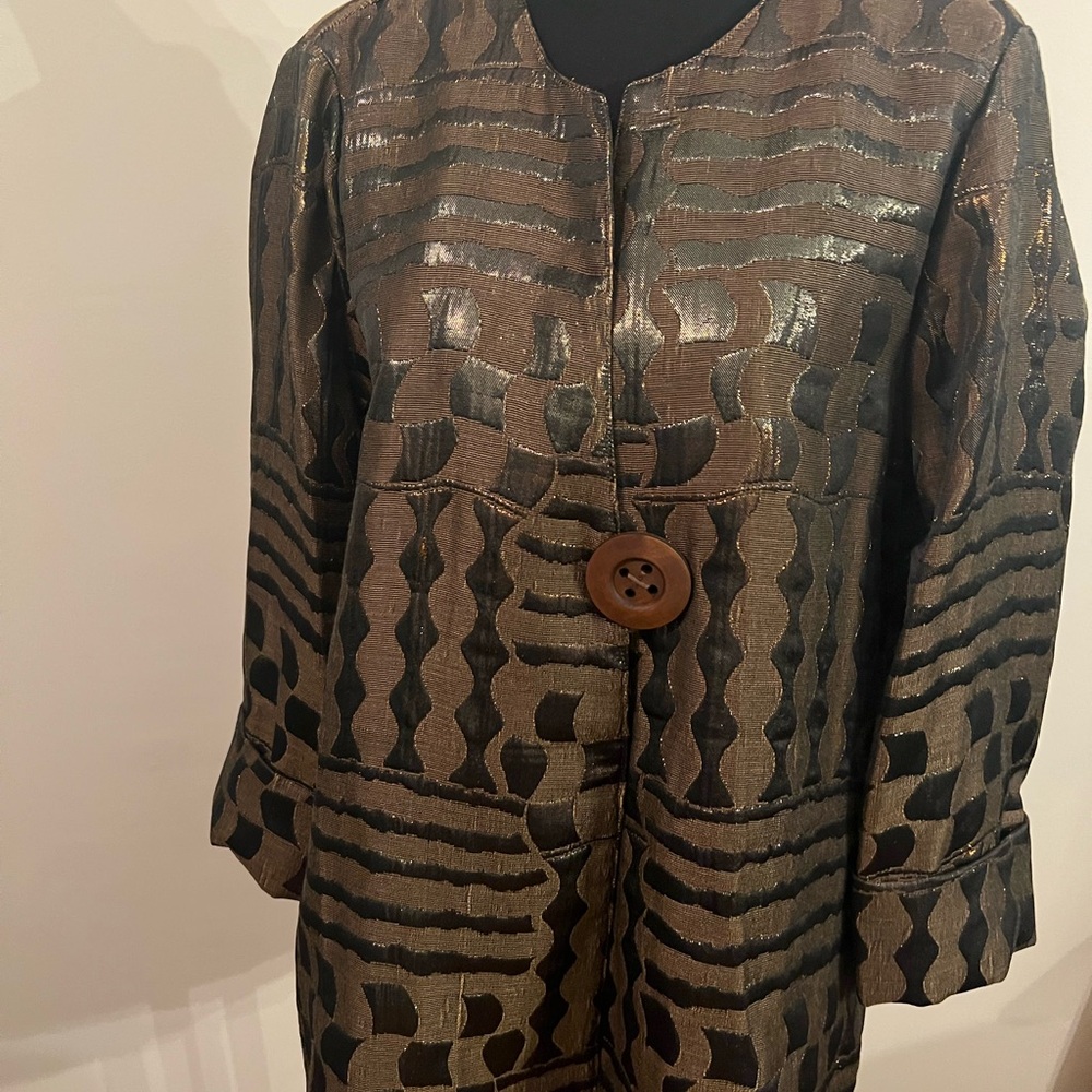 Brown and Bronze Patterned Coat with Button - Picture 2 of 6